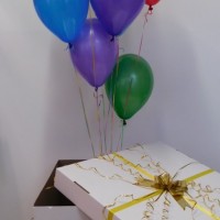 Коробка Сюрприз! + 10 шаров  - Заказать воздушные шары с доставкой по Екатеринбургу "ШарыДляВас"